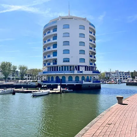 Apartment L'alcova Sul Mare - A Portoverde - Torre Nautica Misano Adriatico